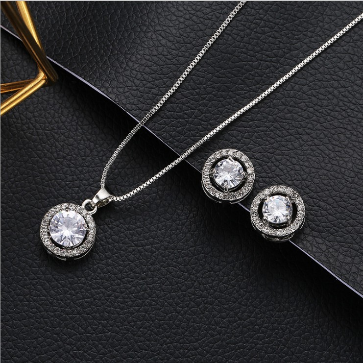 Kalung Necklace Women Busana Mulia Klasik Anting-anting Berlian Bulat Setelan Jas