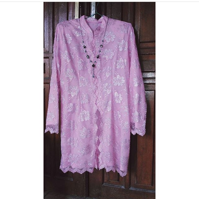 kebaya brokat soft pink