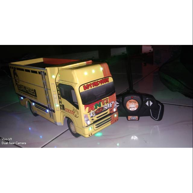 MINIATUR TRUK  ANTI GOSIP GIGA  VARIASI  RC FULL LAMPU 