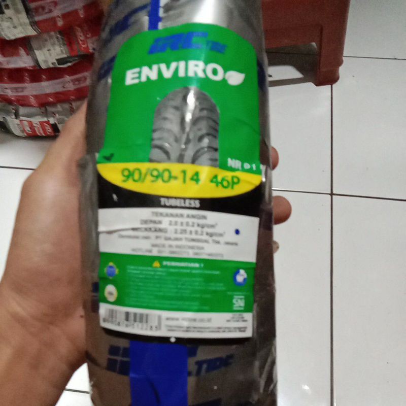 BAN LUAR IRC TUBLES 90 90 14 BAN LUAR BELAKANG VARIO