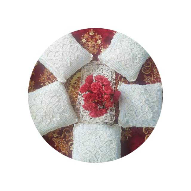 Bantal kursi rajutan