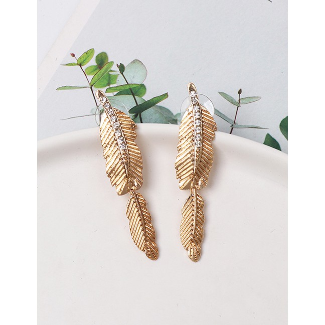 LRC Anting Tusuk Fashion Gold Golden Feather Stud Earrings D07471