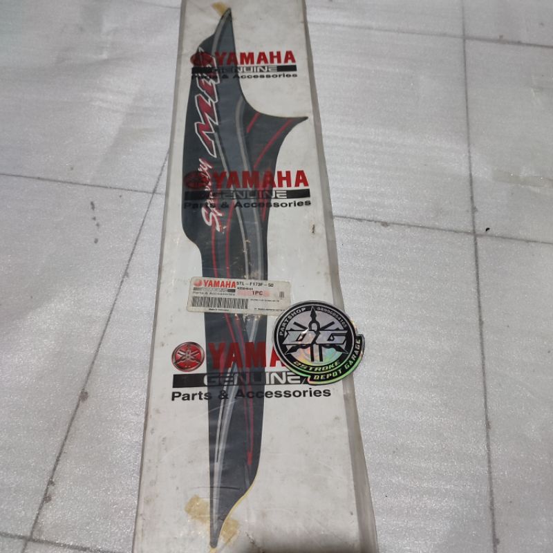 striping body  mio sporty 2005 hitam cw original