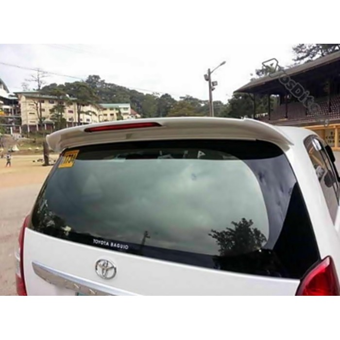 Spoiler Innova with Lamp