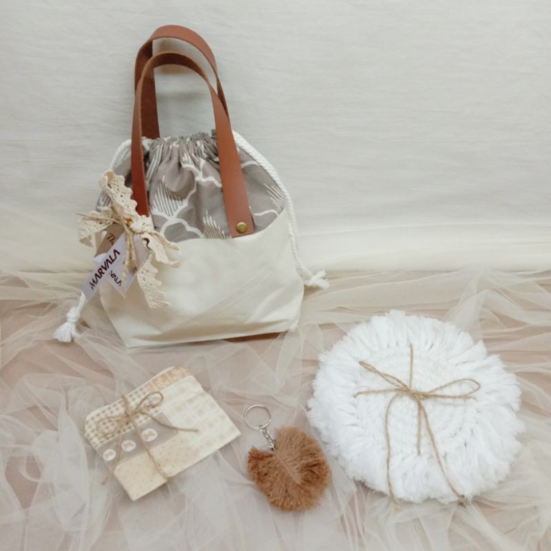 

HAMPERS MACRAME AFIA KADO ULTAH HADIAH ULANG TAHUN IBU