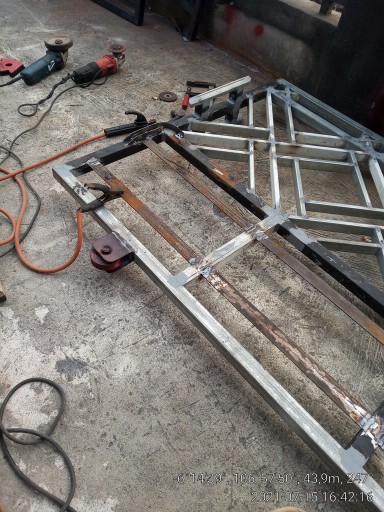 Roda Pintu Gerbang  8 Cm Besi Cor Behel/siku