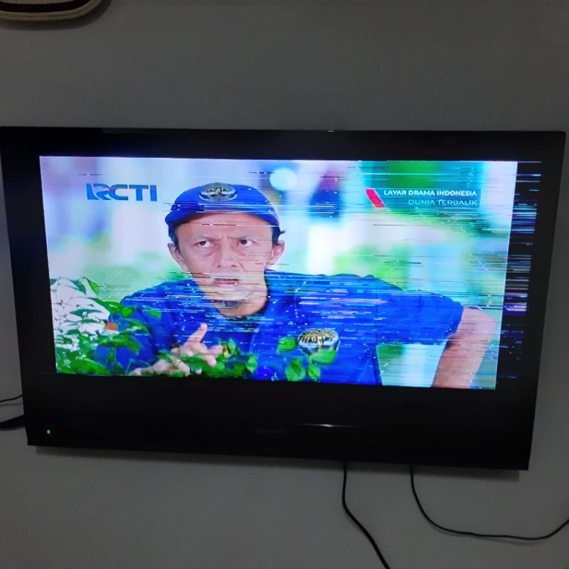 Sharp LCD TV 32 inch Minus Layar