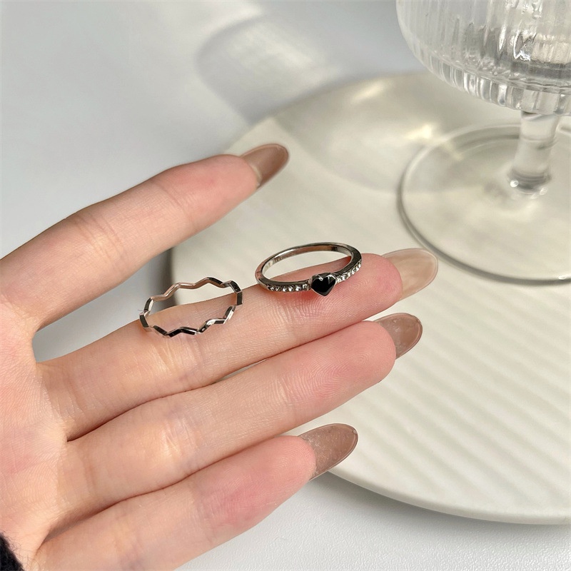 2pcs / Set Cincin Jari Telunjuk Desain Hati Warna Hitam