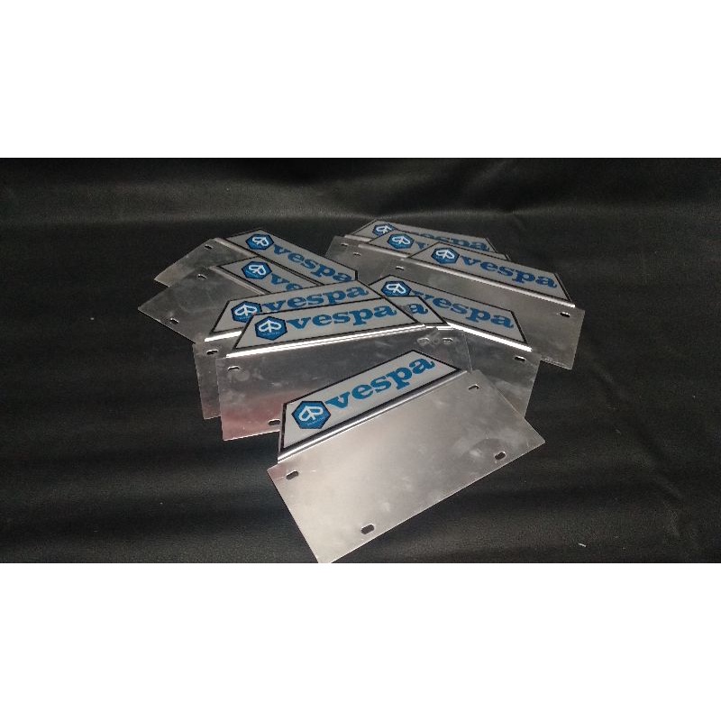Tatakan plat nomor belakang vespa lawasan detail original all vespa clasik largeframe smallframe
gro