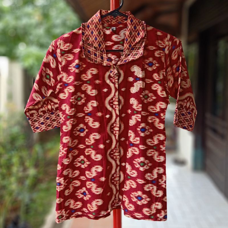 Kemeja Kerja Batik Wanita Warna Merah Maroon