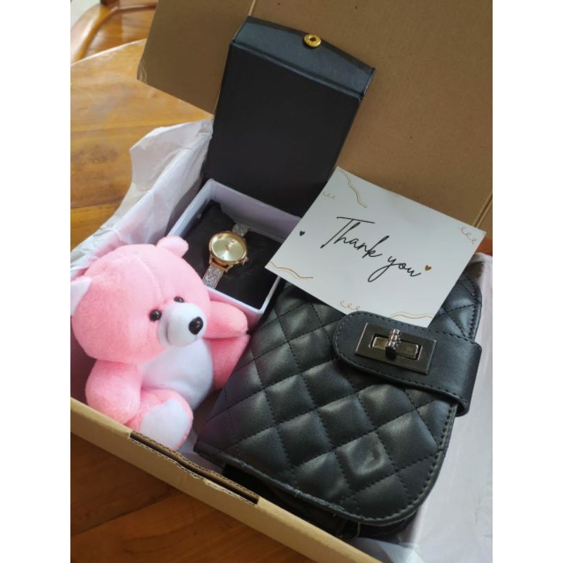 

Hampers Gift Box Birthday Graduation Anniversarry
