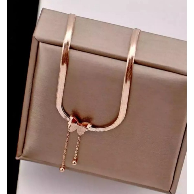 Kalung Titanium Rose Gold Liontin Kupu kupu Fashion Wanita Terlaris anti Karat Tidak luntur liontin