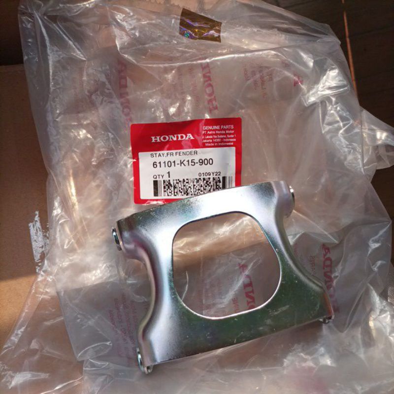 61101 K15 900 STAY FR FENDER dudukan Spakbor slebor DEPAN CB150R OLD 2013-2014 original