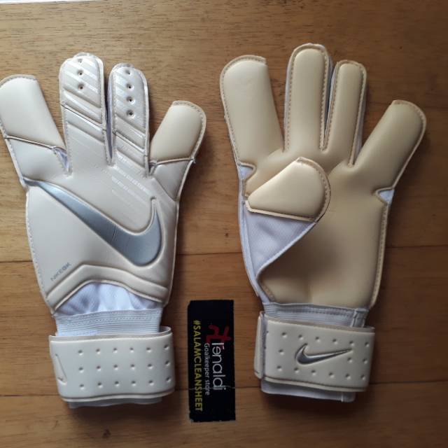 grip 3 goalkeeper gloves