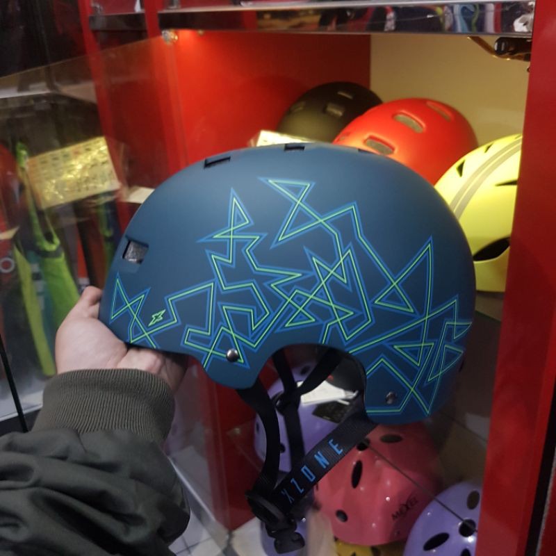 helm sepeda Xzone