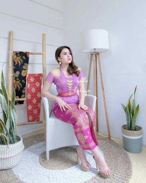 Set Kebaya Bali Modern Modifikasi brukat rangrang