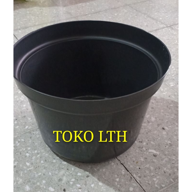 POT HITAM 30 CM POLOS PLASTIK / POT BUNGA / POT TANAMAN