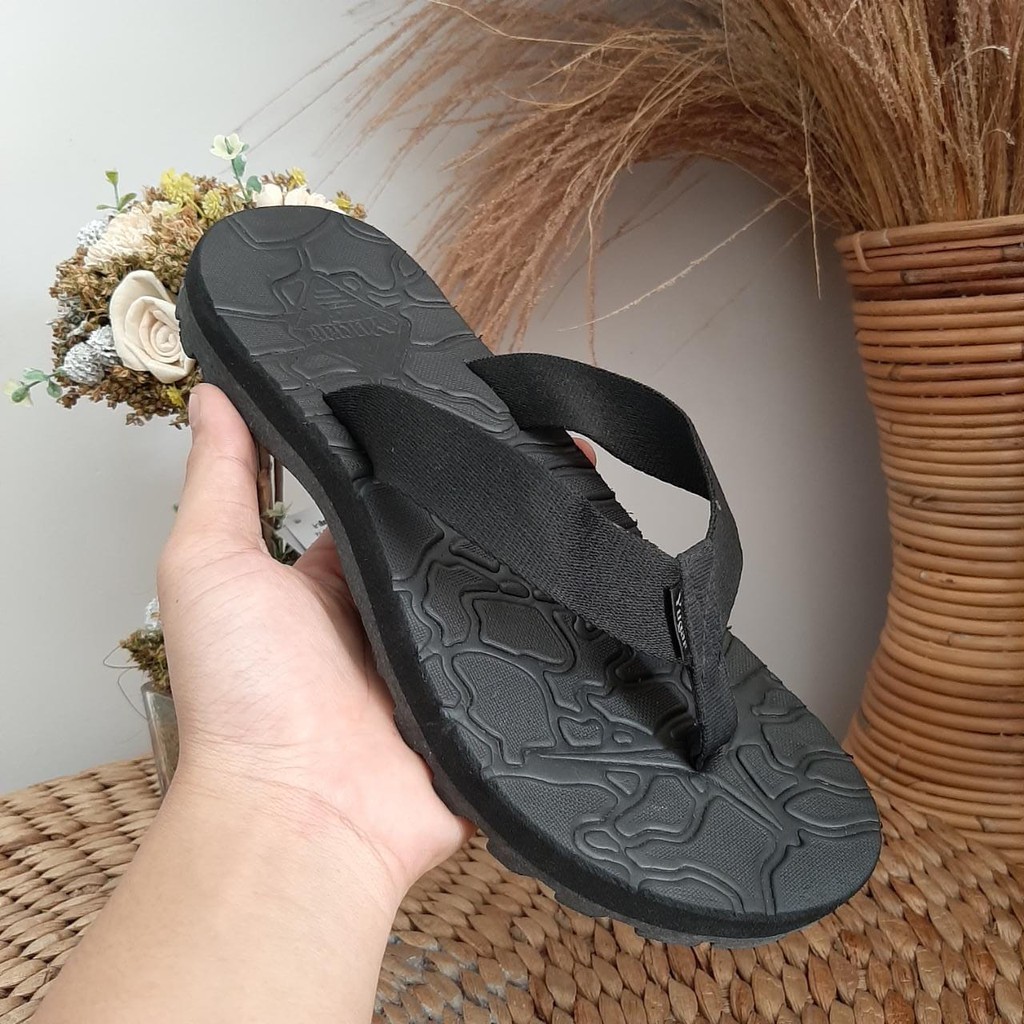 Sandal gunung pria wanita berkualitas terbaru 2021 - sandal gunung original best seller