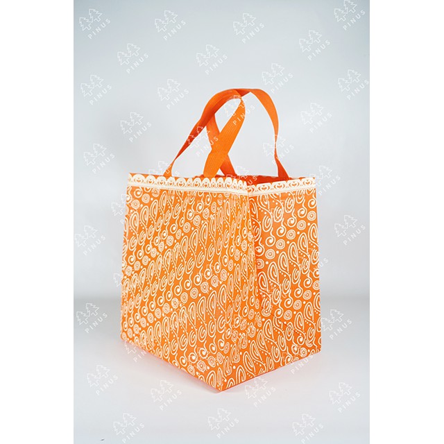 

GOODIE BAG SPUNBOND BATIK UKURAN 27X24 isi 12