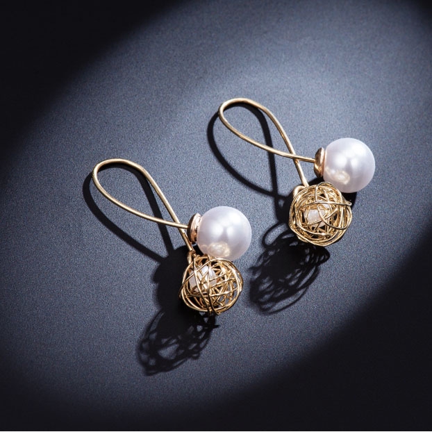 Anting Motif Bola Model Hollow Gaya Retro Untuk Wanita