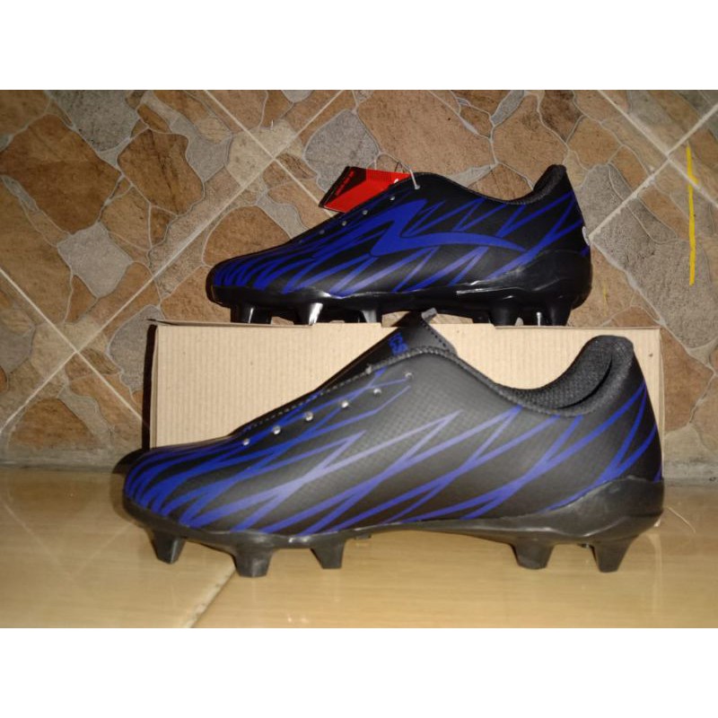 Sepatu Sepak Bola Specs