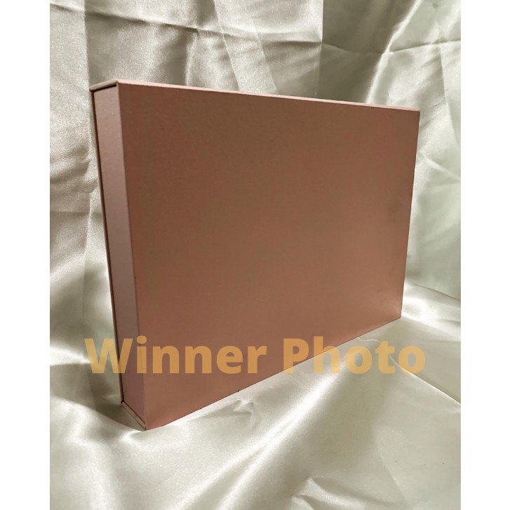 

Cetak album kolase 9R (20x30) 10 Sheet Box Vinil + laminating Liquid / semidoff