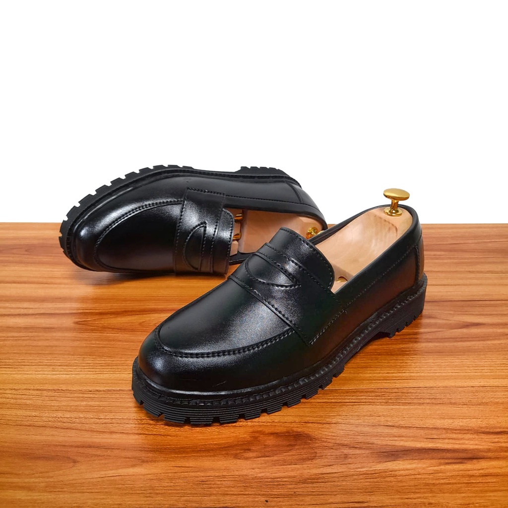 SEPATU PRIA FORMAL LOAFER KASUAL HITAM POLOS TERBARU