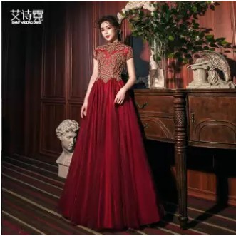 Gaun Malam Merah marun Elegan