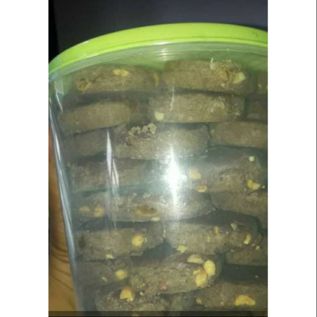 

Kue kacang coklat toples