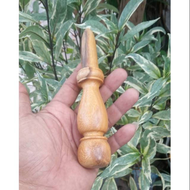 Alat bantu pijat kayu kelor emas