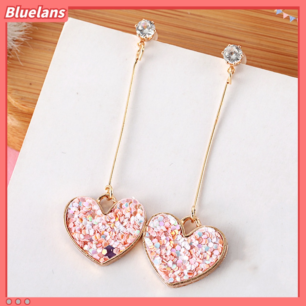 1 Pasang Anting Stud Panjang Menjuntai Bentuk Hati Aksen Payet Bahan Alloy Untuk Hari Valentine