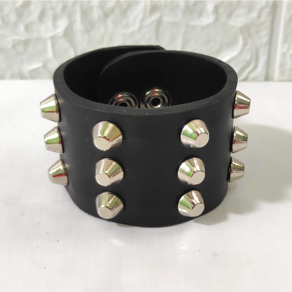 BRACELET / AKSESORIS / GELANG PUNK SPIKE PYRAMID