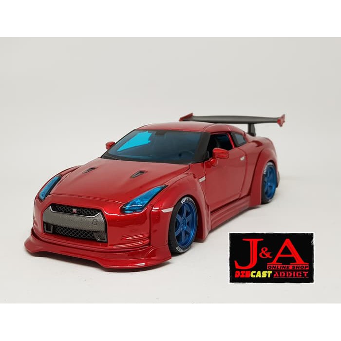 NISSAN GT-R - SKALA 24 - MAISTO DESIGN TOKYO (DIECAST-MINIATUR)