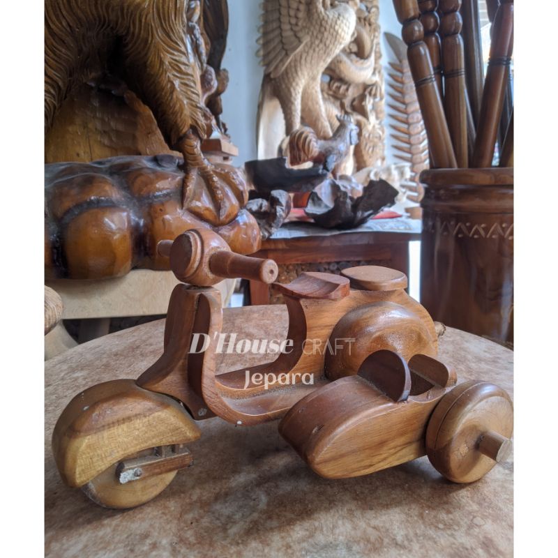 Miniatur Vespa Kayu Jati