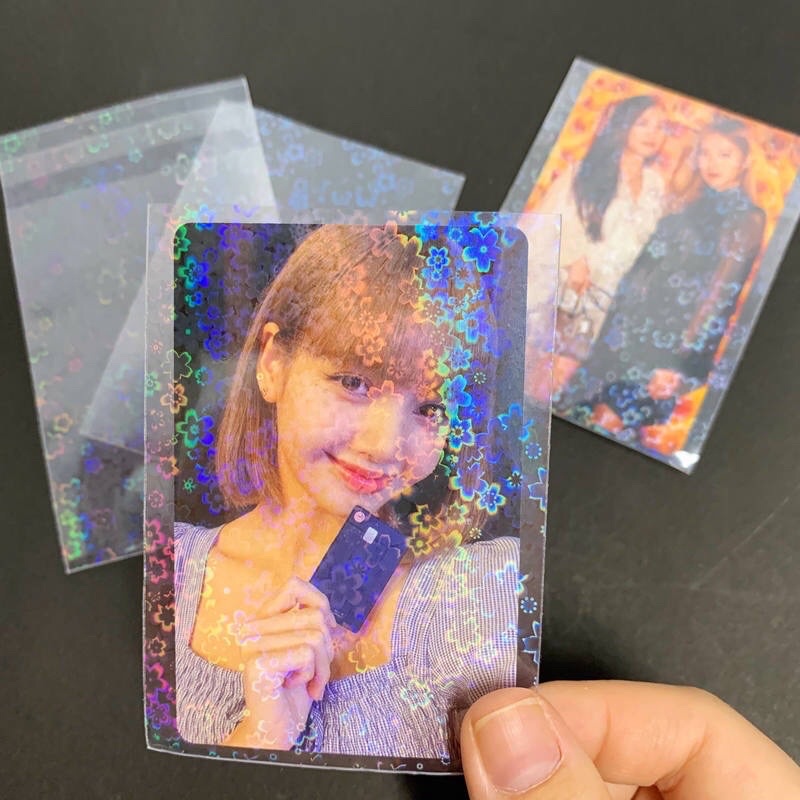 READY STOCK BISA COD - INNERSLEEVE PHOTOCARD HOLOGRAM GLITTER PLASTIK PELINDUNG KARTU FOTO PC BOYBAND IDOL KPOP KOREA GAYA REMAJA CEWEK BUNGA LOVE CINTA VIRAL UNIK MURAH FANCY ELEGAN AESTHETIC LUCU IMUT KAWAII ANAK PEREMPUAN MEWAH PREMIUM KOLBUK BINDER