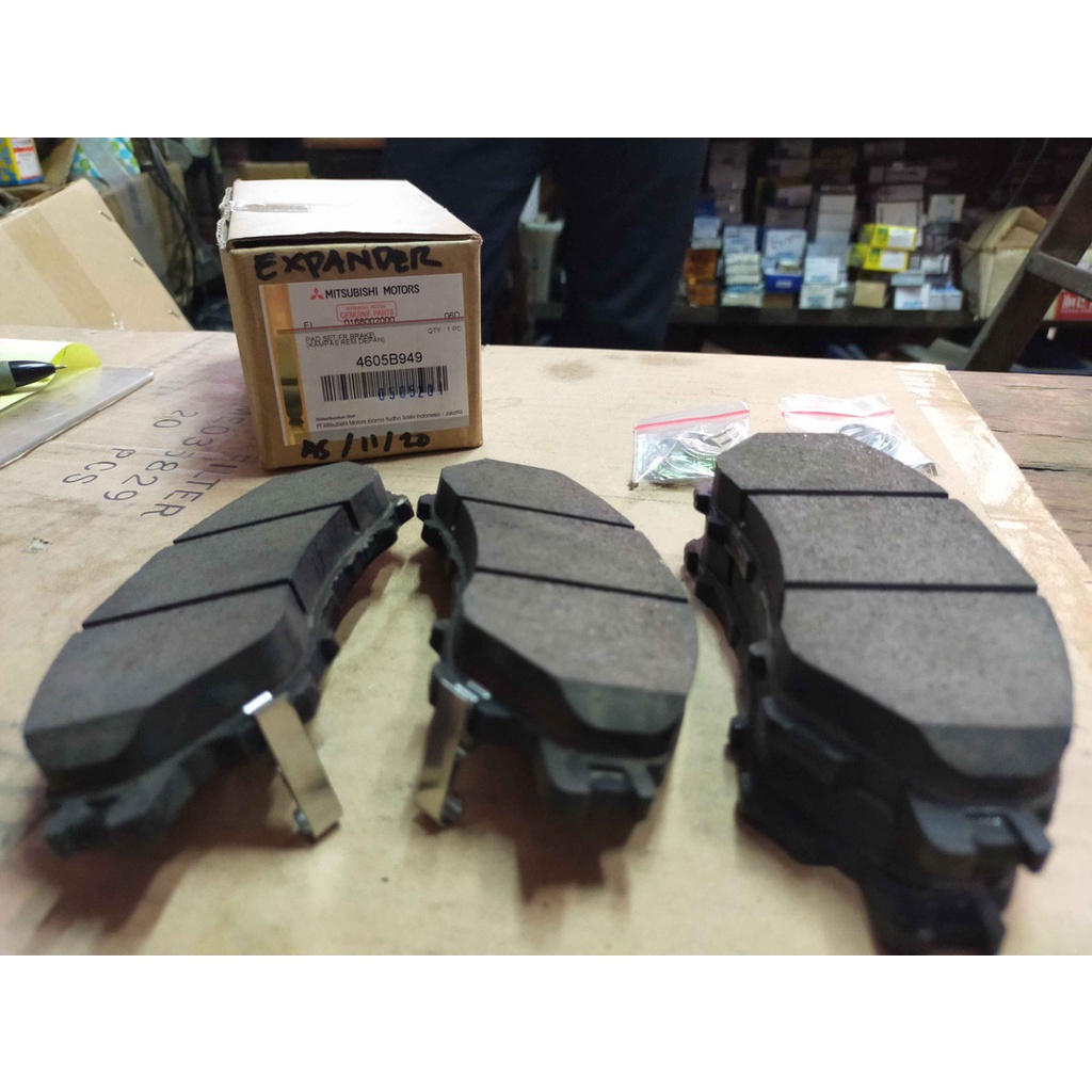 Brake Pads Kampas Rem Depan Mitsubishi Xpander ASLI KTB!