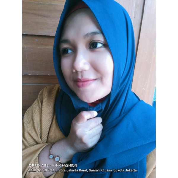 pasmina karet dagu//hijab kerudung jilbab pashmina/ HIJAB PASMINA DIAMON  CREPE SABYAN JAHIT TEPI