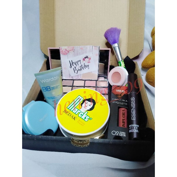 

❤️ Hampers Kosmetik ❤️Kado cewek peralatan makeup,set makeup, Gift Box makeup,bedak,Kado Ulang Tahun