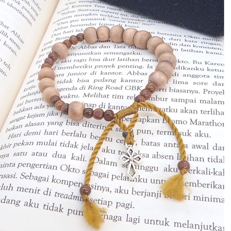 Gelang Rosario Kayu Pinus