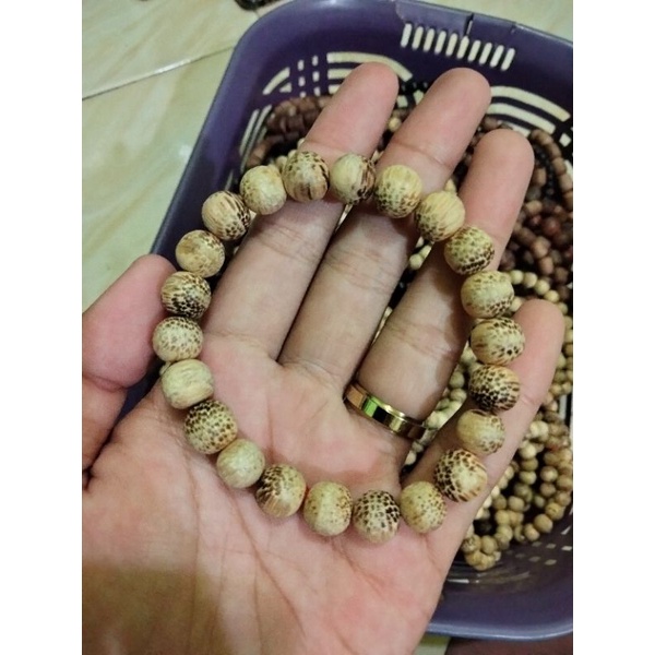 gelang tangan kayu liwung macan putih