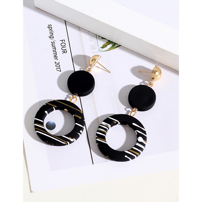 LRC Anting Tusuk Fashion Black Acrylic Circle Earrings F40684