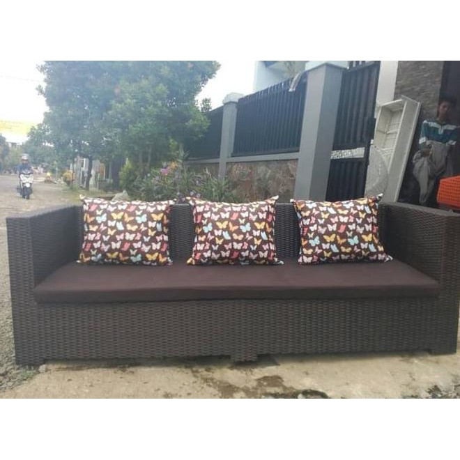 Februari Maniss Sofa Panjang 3 Dudukan Rotan Sintetis Kode 412