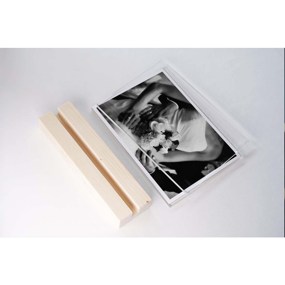 Standing Frame Acrylic 5x7 Inch Susan Photo Album