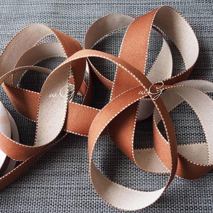 

Pita Katun GV 2 Sisi Coklat Tua & Muda- Lebar 2.5cm- Panjang 20 yard