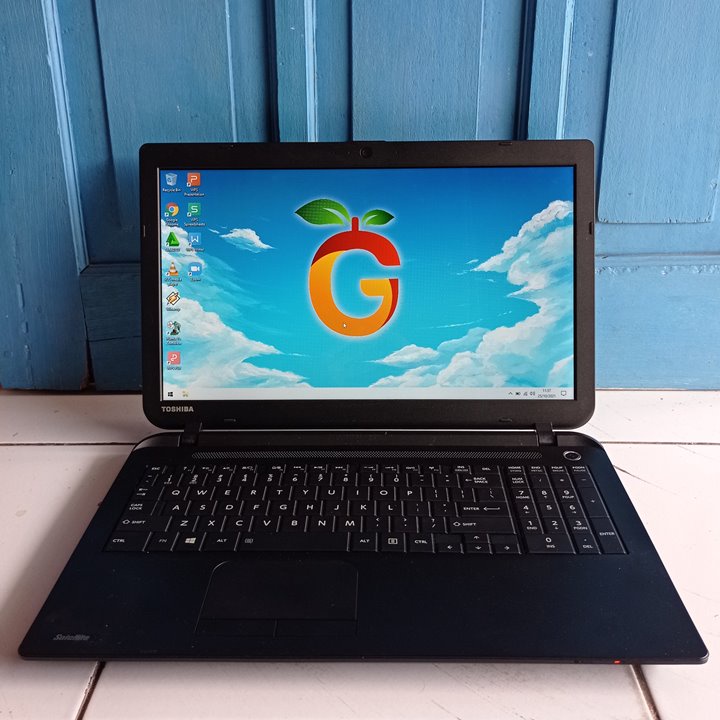 Toshiba Satallite  C55-B Hitam Slim Tips Hitam 16 inch RAM 4GB SSD 128GB Windows 10 Laptop Second