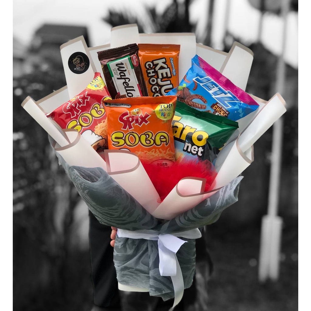 

Buket Snack / Buket jajanan / Buket Wisuda / Buket Hadiah Ulang tahun / Buket Snack murah free kartu ucapan