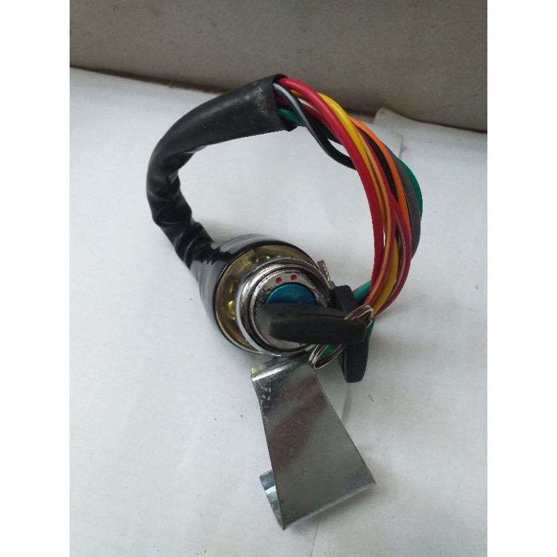 konci kontak A100 atau A7 dua kali kontak