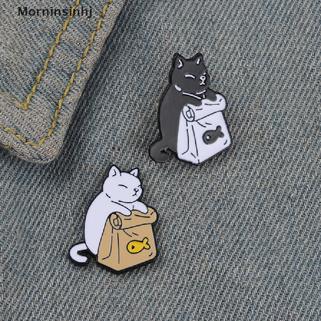 Mornin Pakan Sendiri Enamel Pin Lucu Hitam Putih Kucing Ikan Kering Tas Bros Kerah Badge id