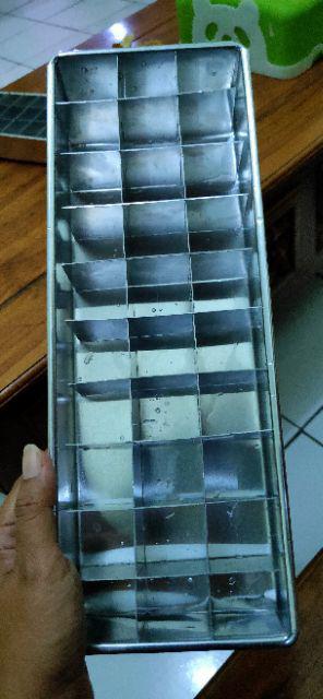 Loyang Brownis Sekat Uk : 30x10x4 Cm Ukuran Persekat Nya 3 Cm