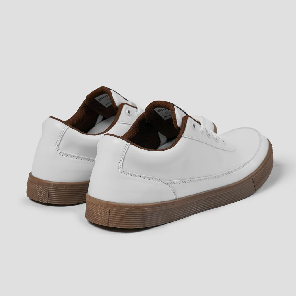 Sepatu Sneakers Pria Casual Shoes Kets Original Naz Travelling New Dedrick White Series